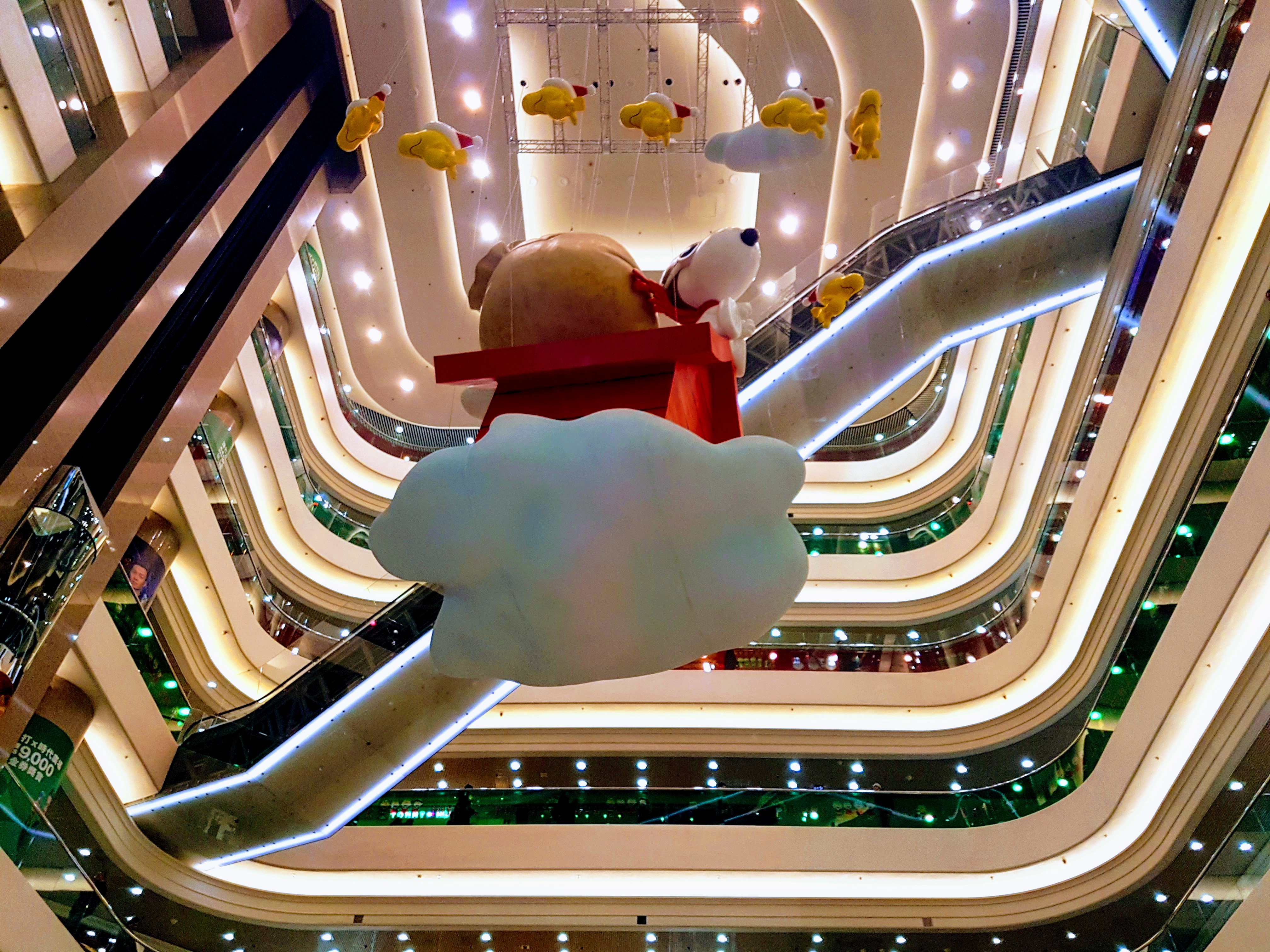 Time Square Mall - Causeway Bay - Huge Snoopy Dogg Installation